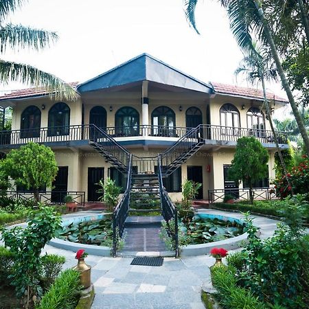 Chitwan Adventure Resort Sauraha Esterno foto