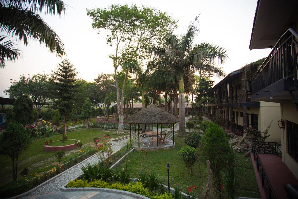 Chitwan Adventure Resort Sauraha Esterno foto
