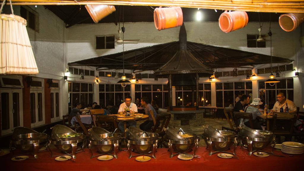 Chitwan Adventure Resort Sauraha Esterno foto