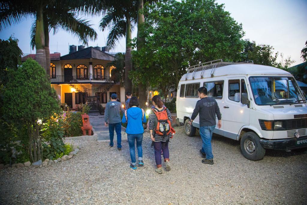 Chitwan Adventure Resort Sauraha Esterno foto