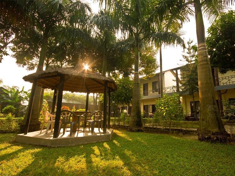 Chitwan Adventure Resort Sauraha Esterno foto