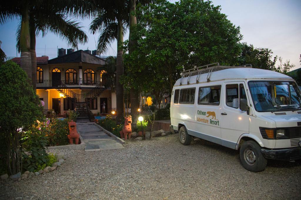 Chitwan Adventure Resort Sauraha Esterno foto