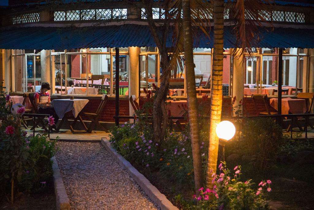 Chitwan Adventure Resort Sauraha Esterno foto