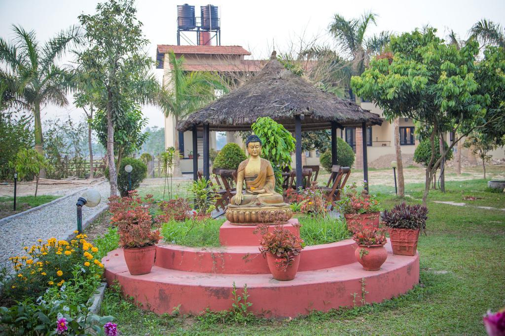 Chitwan Adventure Resort Sauraha Esterno foto