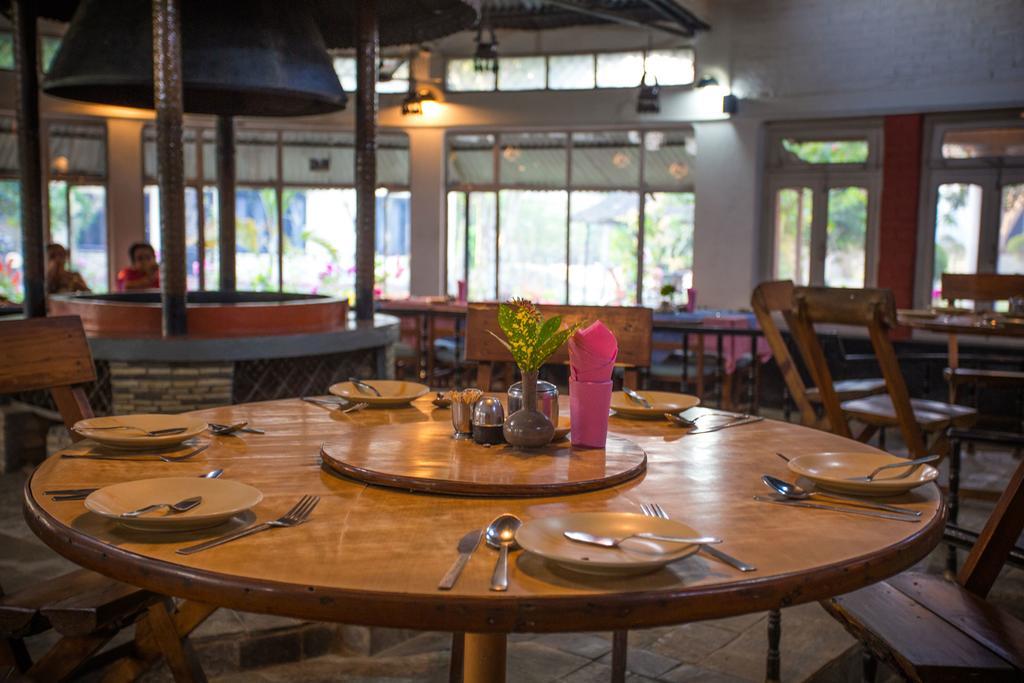 Chitwan Adventure Resort Sauraha Esterno foto