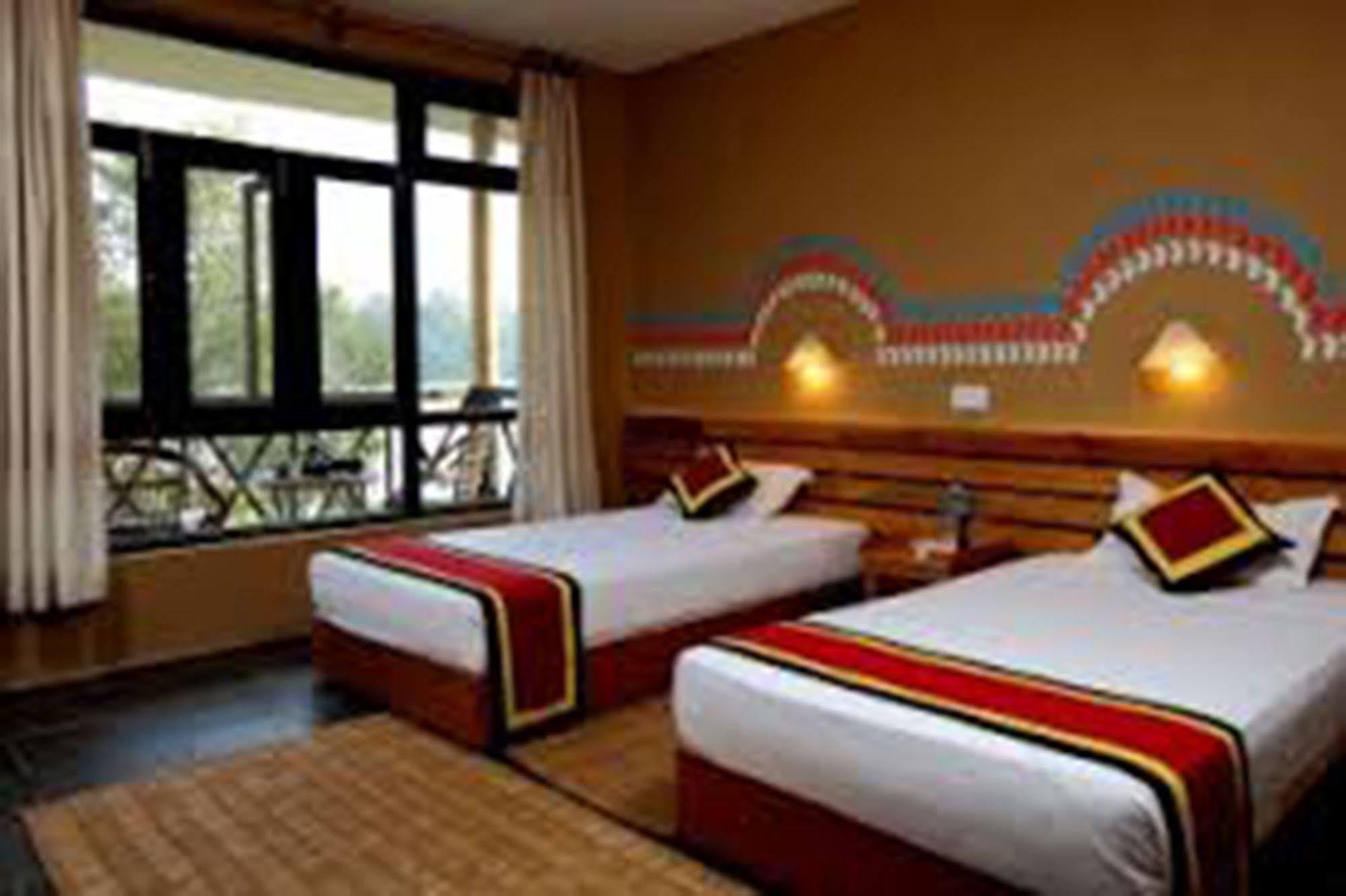 Chitwan Adventure Resort Sauraha Esterno foto