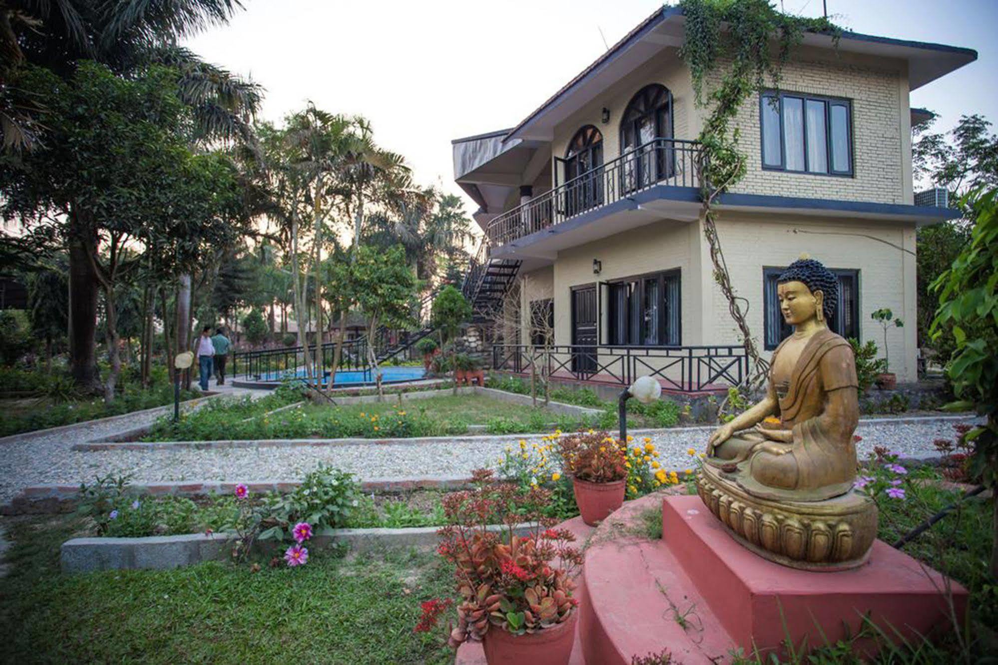 Chitwan Adventure Resort Sauraha Esterno foto