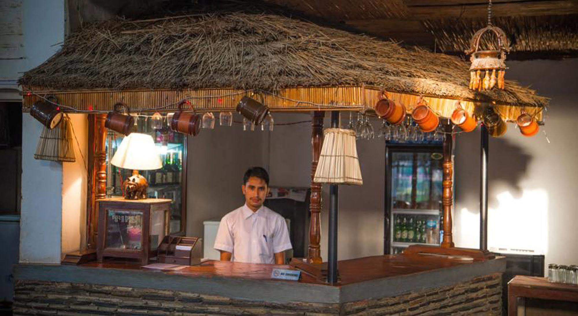 Chitwan Adventure Resort Sauraha Esterno foto